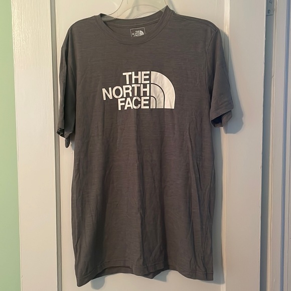 The North Face T Shirt Men’s Size Medium Slim Fit